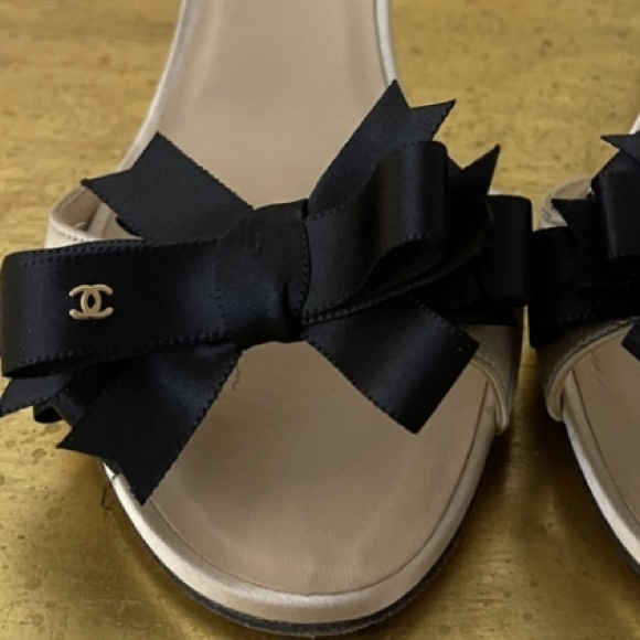 Chanel Satin Sandal CC bows - Picture 3 of 4